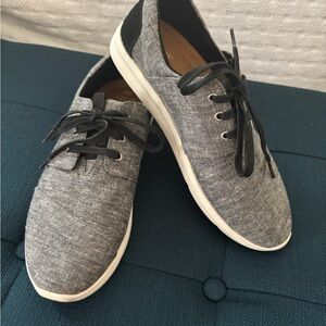 Toms Women’s Del Rey Chambray Sneakers. Size 9